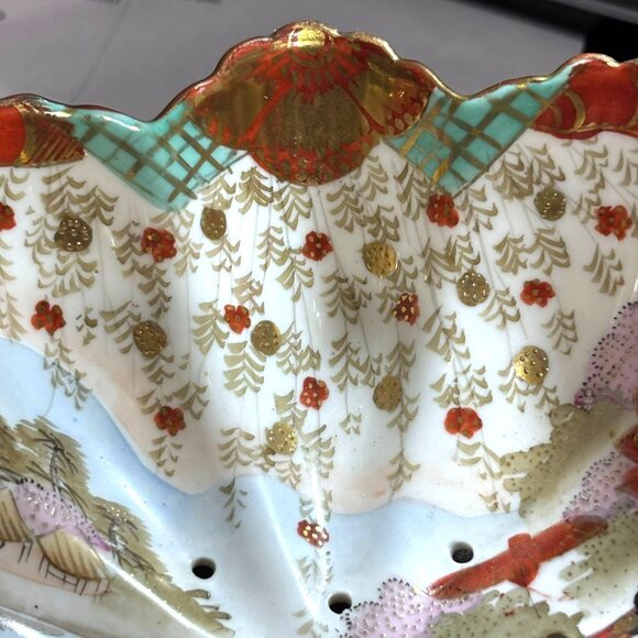 Japanese Hand-Painted Porcelain Drainer Bowl – Figural & Gilt, Pierced Fruit Str - Picture 7 of 10